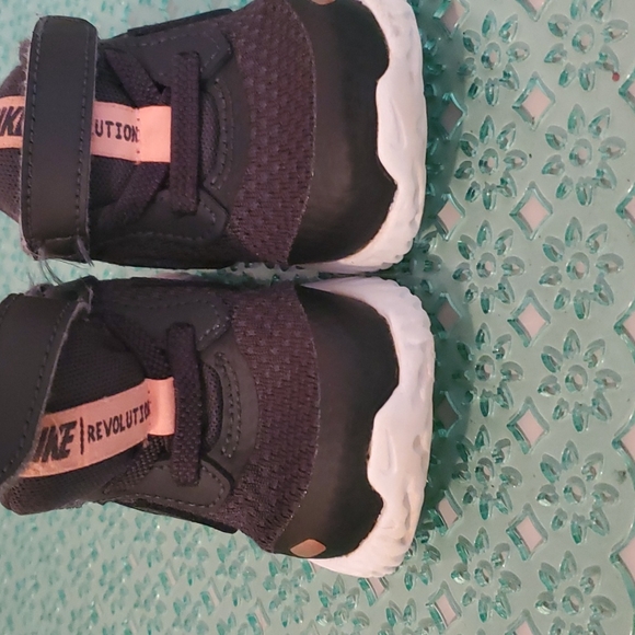 Reduced! Nike Revolution toddler sneakers - Picture 7 of 7